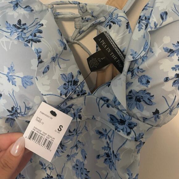 NWT A Pea in the Pod Ruffled Maternity Floral Swimsuit Light Blue Size S - Picture 3 of 7